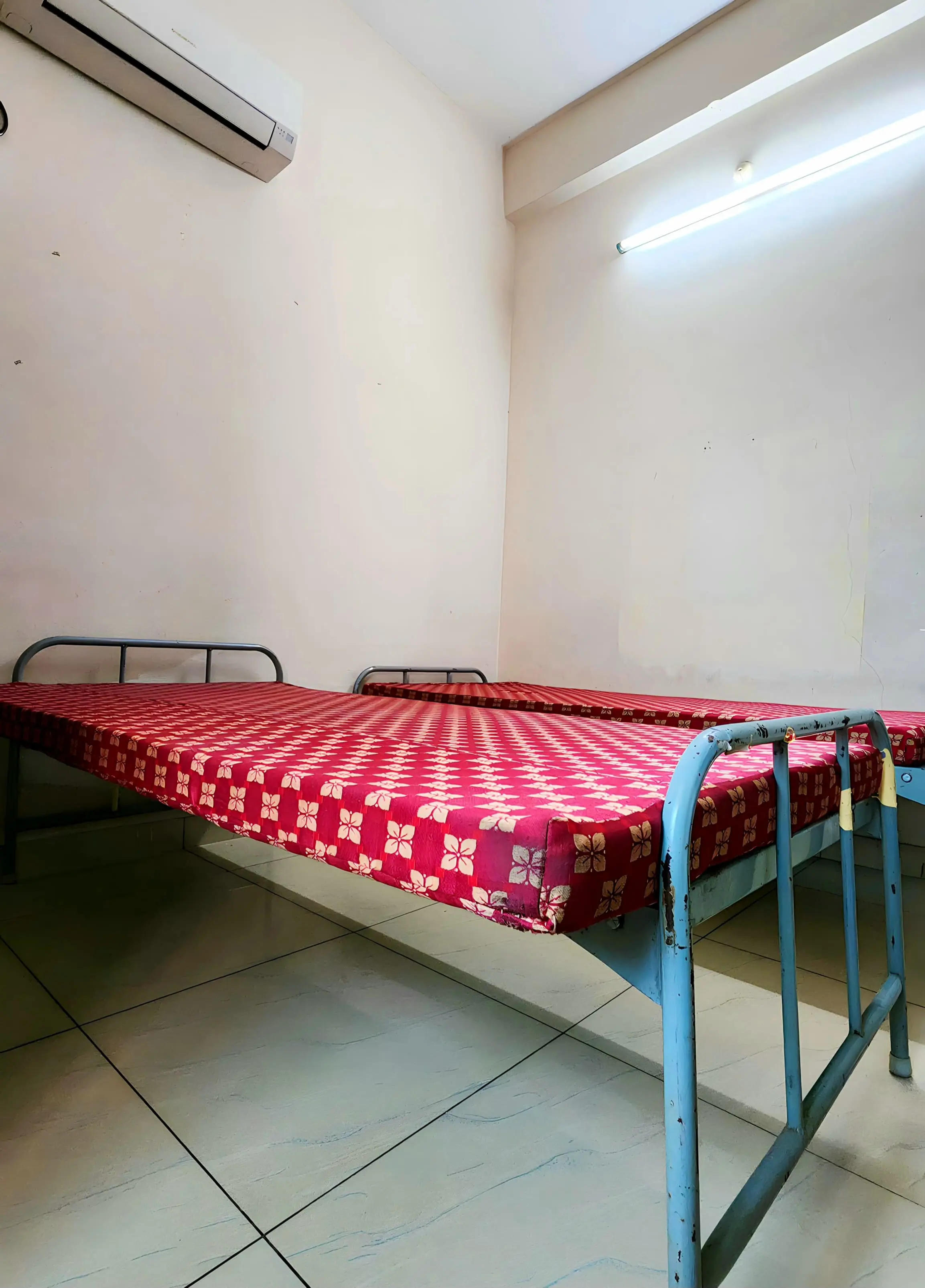 Best Ladies hostel bed